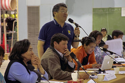 Left to right: Jeannie Nungak, Charlie Arngak, Zebedee Nungak (standing), Rhoda Kokiapik, Nancy Palliser © Michel Patry