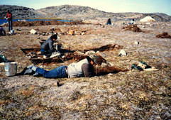 Étudiants effectuant des fouilles sur le site JgEj-3, été 1985