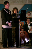 Jobie Weetaluktuk récitant l'Histoire du soldat de Stravinsky en inuttitut. Également sur la photo : Marianne Dugal, Alain Desgagné, Jacques Lavallée.