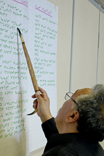 Nuatami Qumaaluk remarque quelque chose (photo de Gérald McKenzie)
