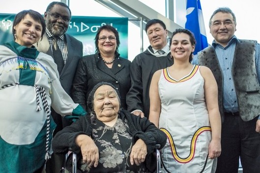 Maka Kotto, Élizabeth Larouche, ᓵᓕ ᐋᕐᖓᖅ, ᔫᐱ ᑕᕐᕿᐊᐱᒃ, ᐄᕕ ᒫᒃ, ᐊᐅᓪᓚᖅ ᑐᓪᓚᐅᒐᖅ ᐊᒻᒪᓗ ᐸᐅᔪᖏ ᓄᑕᕌᓗᒃ  