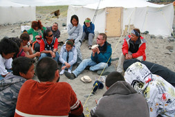 Dominique Marguerie explaining the fundamentals of dendrochronology to participating students