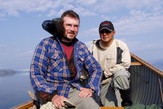 Photo de Pierre Desrosiers, accompagné de Jimmy Tookalook, 2004